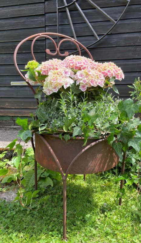 Gartenpflanzstuhl Edelrost Herz B: 45 H: 87 T: 47  Vollmaterial Rundeisen 10/12mm