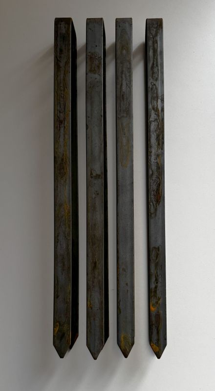 Bodenanker 40cm Flachstahl unbehandelt/roh SET=4 Stück 400x44x20 mm,  angespitzt, Bohrung 8mm